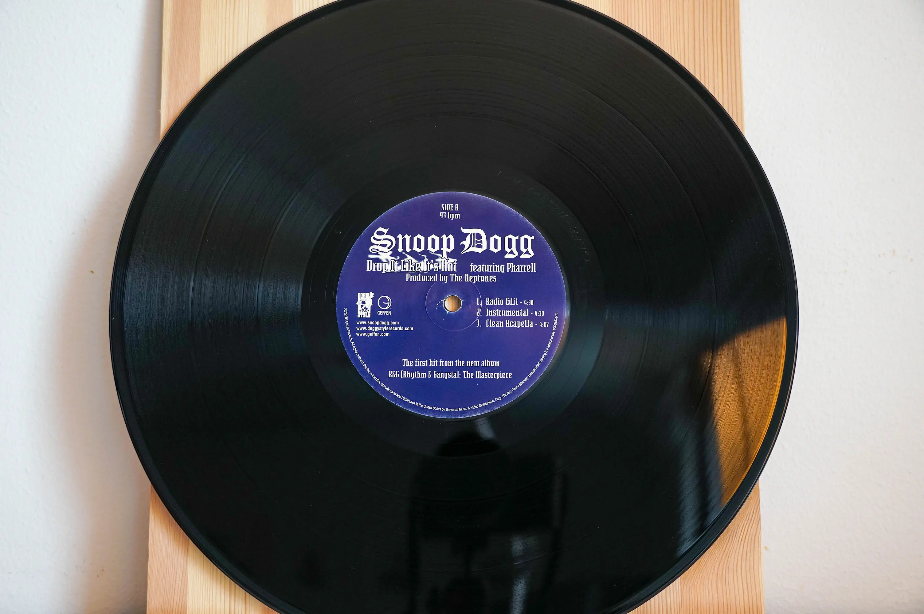 Snoop Dogg Featuring Pharrell Williams - Drop It Like It's Hot - Image 2